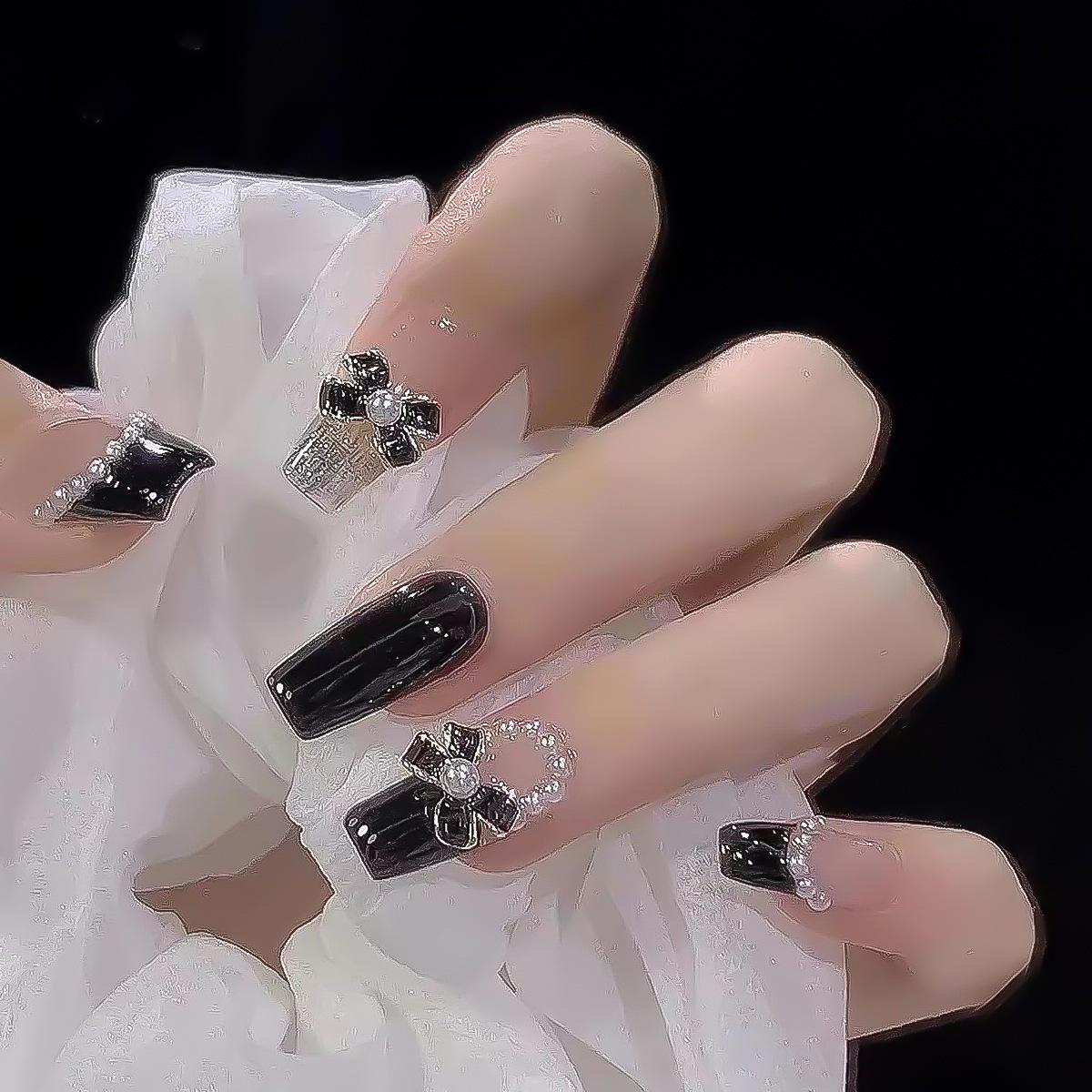 

Minimalist Black Bow Ladder False Nails - French and American Style