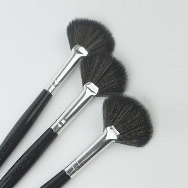 Choyu - Fan Highlighter Brush