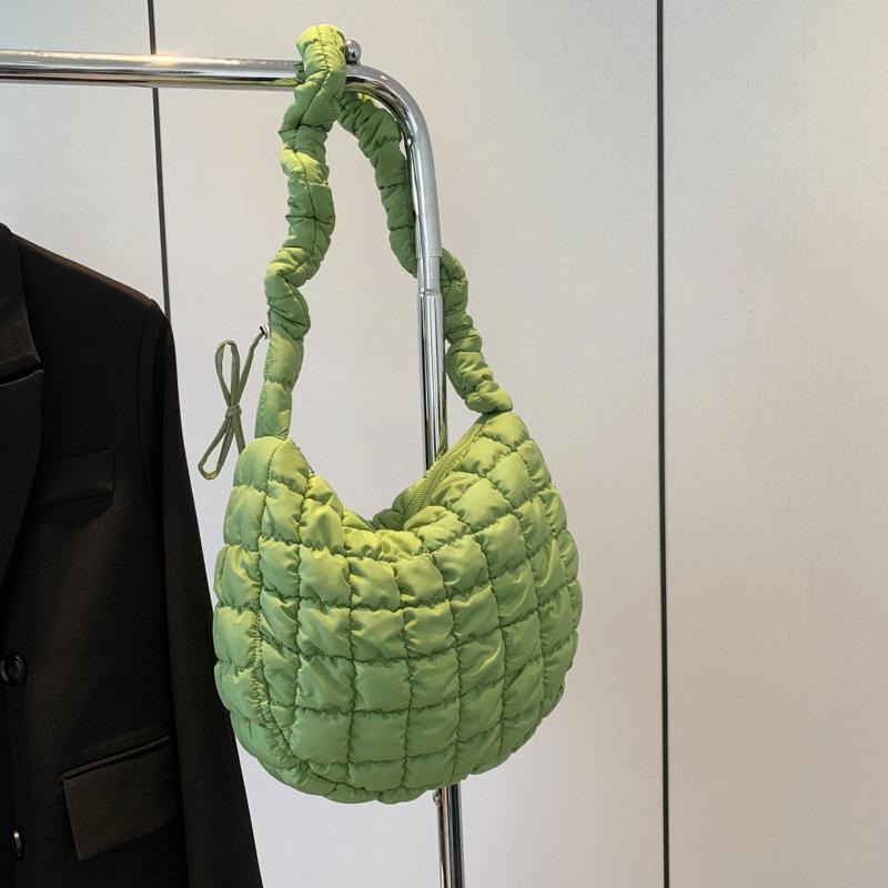 2025 neue koreanische gefaltete Wolken-Tasche Damen-Umhänge-Messenger-Tasche Mode Daunenbaumwollkleidung Achselhöhlen-Knödel-Tasche