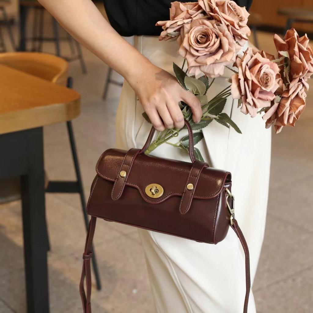 Summer Fashion Genuine Leather Small Bag Women's Baguette Bag with Casual Texture Plant Tanned Head Layer Cowhide Women's Bag Crossbody Bag