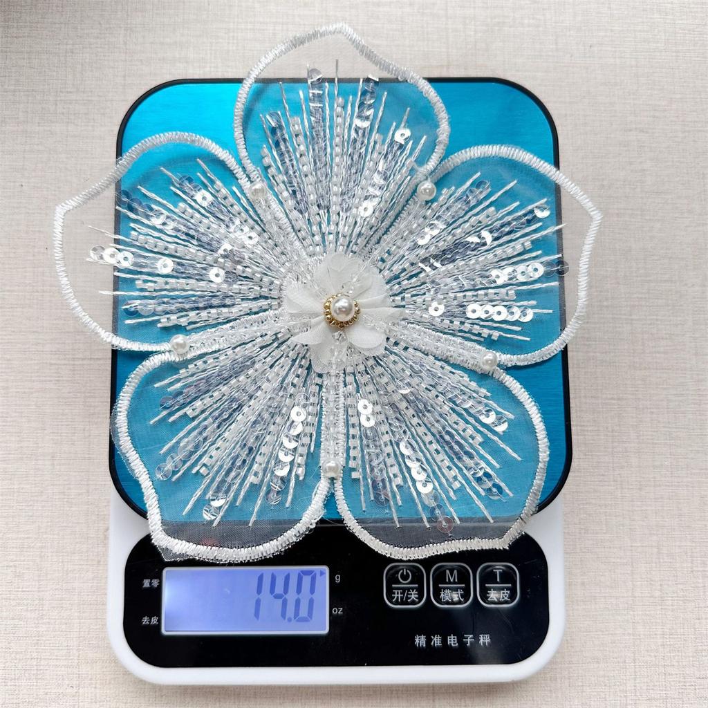 Elegante gestickte Blumenapplikation Blumenaufnäher Schöner Aufnäher Geeignet für Modebegeisterte und Designer Geschenk