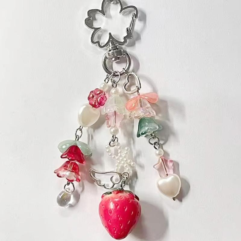 Adorable Beaded Flower Keychain Strawberry Pendant Keyring Gift Handmade Bag Charm Accessories For Women Girls