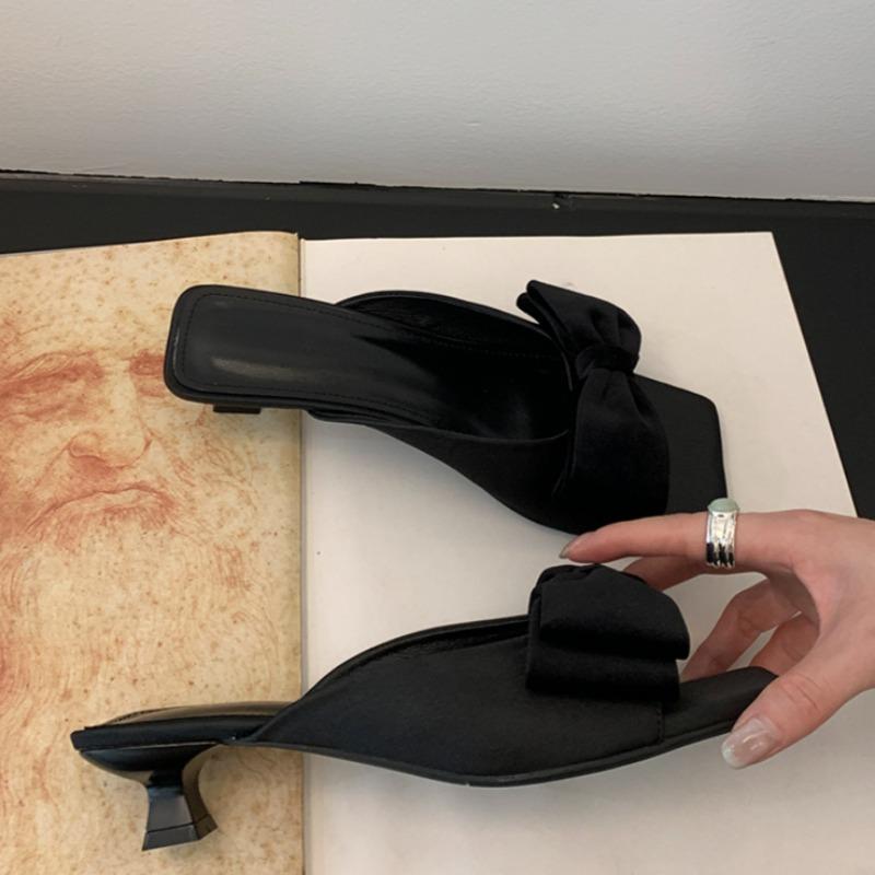 Fashion Women's Low Heel Slippers Summer New Square Head Butterfly Knot Set Foot Anti-slip Wear-resistant Fine Heel Sandals