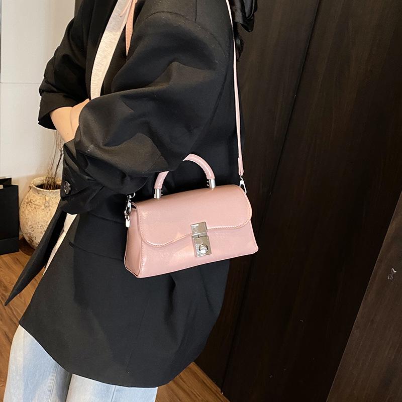 New Versatile Portable Small Square Bag Women's Fashion Commuter Shoulder Bag Daily Matching Casual Messenger Bag
