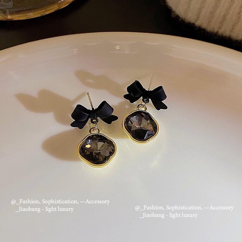 Elegant Black Diamond Silver Needle Earrings: High-End, Fashionable, Versatile Luxury