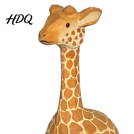 Natural Basswood Animal Carvings Wooden Giraffe Figurine Cute Cartoon Ornament Minimalist Artistic Desktop Wood Figures Statue Hand-Painted
