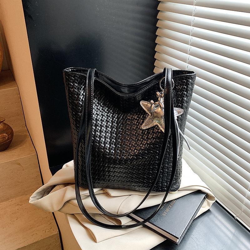 

Премиальный сенс большая вместимость плетеная сумка-ведро сумка через плечо сумка-мессенджер новая универсальная рабочая сумка для поездок