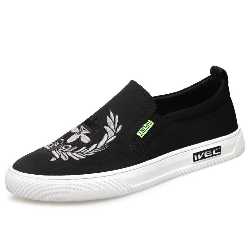 Korean Style Men's Trendy Loafers: Breathable Mesh, Embroidery, Slip-on Casual Shoes for Spring & Autumn.