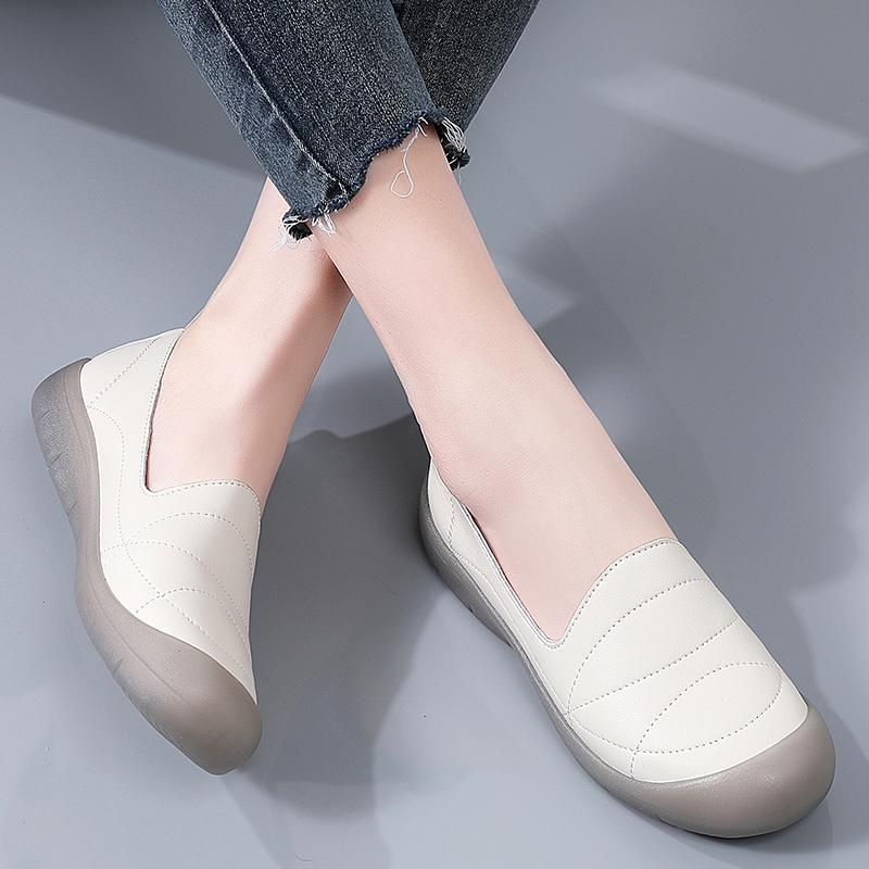 Women slip on Loafers Casual Moccasins Soft Flats Black Driving Shoes Summer Walking Shoes for Mother Plus Size