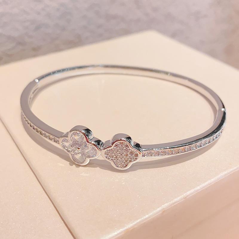 

Fresh lucky grass diamond bracelet niche design full diamond four-leaf clover bracelet popular hand jewelry срібний