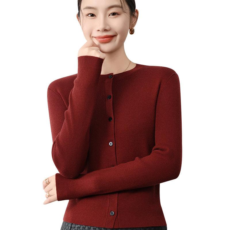 Podzimní dámský pletený svetr s kulatým výstřihem a zapínáním na knoflíky