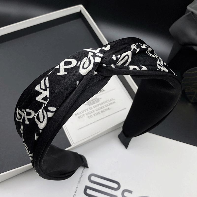 

Трендовые женские заколки и ободки для волос 2024: Модная высокая прическа «мальвинка», широкие резинки для волос, простые аксессуары для волос для взрослых чёрный