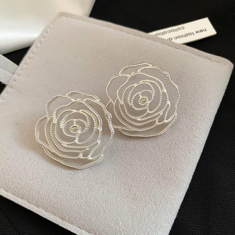 Silver needle metal wind flower hollow stud earrings light luxury exaggerated personality beautiful earrings niche design earrings