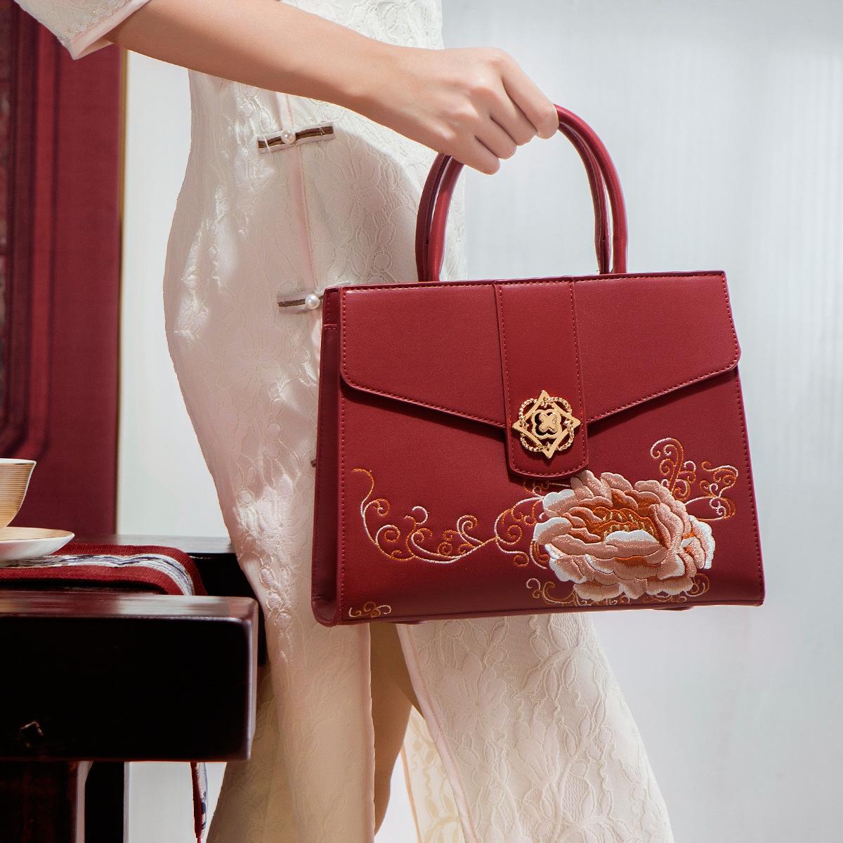 Chinese-style peony embroidery handbag for women 2024, red bridal handbag, high-end handbag for middle-aged mothers, wedding bag Default красный