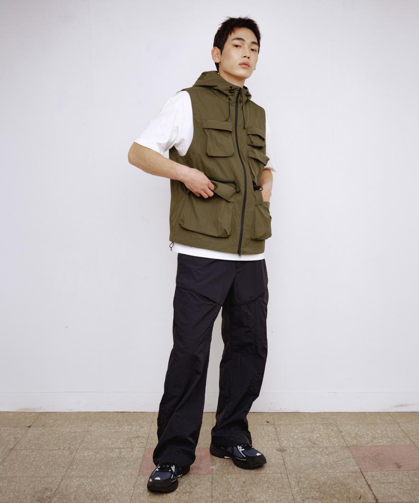 Kallapataleu Cn Wide Ankle Zipped Cargo Pants - Black