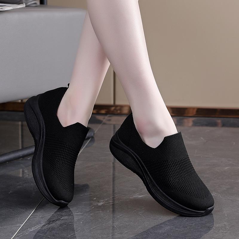 Women's Shoes Are Breathable and Comfortable To Step On, with a Fly Woven Mesh for Lightweight and Breathable Casual Sports Shoes for Children