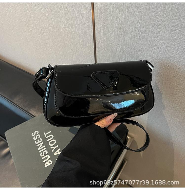 Fashion Patent Leather Underarm Small Bag Women's 2025 New Fashion Niche Baguette Bag Texture Commuter Shoulder Messenger Bag