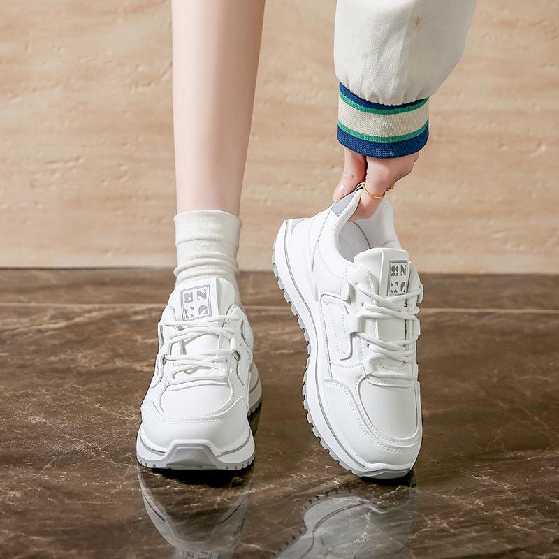 Thick-soled Sneaker Shoes for Women's Autumn 2025 New Style Korean Version Breathable and Anti-slip Fashionable Casual Shoes