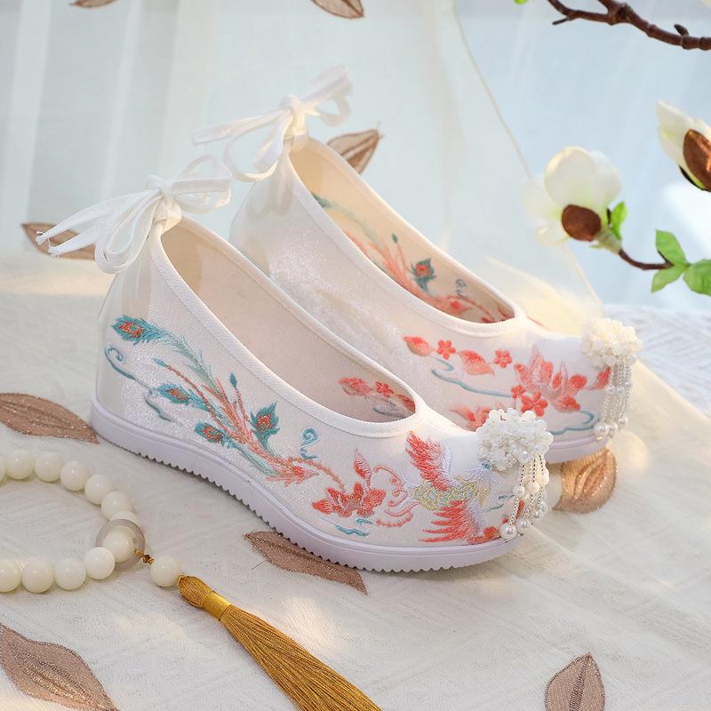 2025 Nové červené svatební boty s křišťálovými korálky, 7cm vnitřní styl Xiuhe, čínské přípitkové Hanfu starověké svatební boty