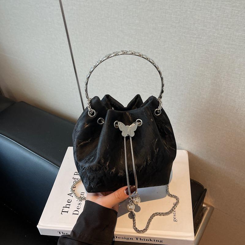

Textured small bag women s autumn and winter new portable bucket bag premium chain messenger bag чорний