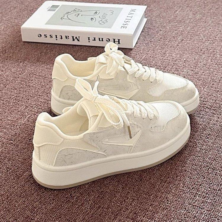 Hochwertige Kirschblütenpuder hohle kleine weiße Schuhe Damen atmungsaktiv 2025 Sommer neue schicke dicksohlige milchweiße runde Zehenpartie Board-Schuhe