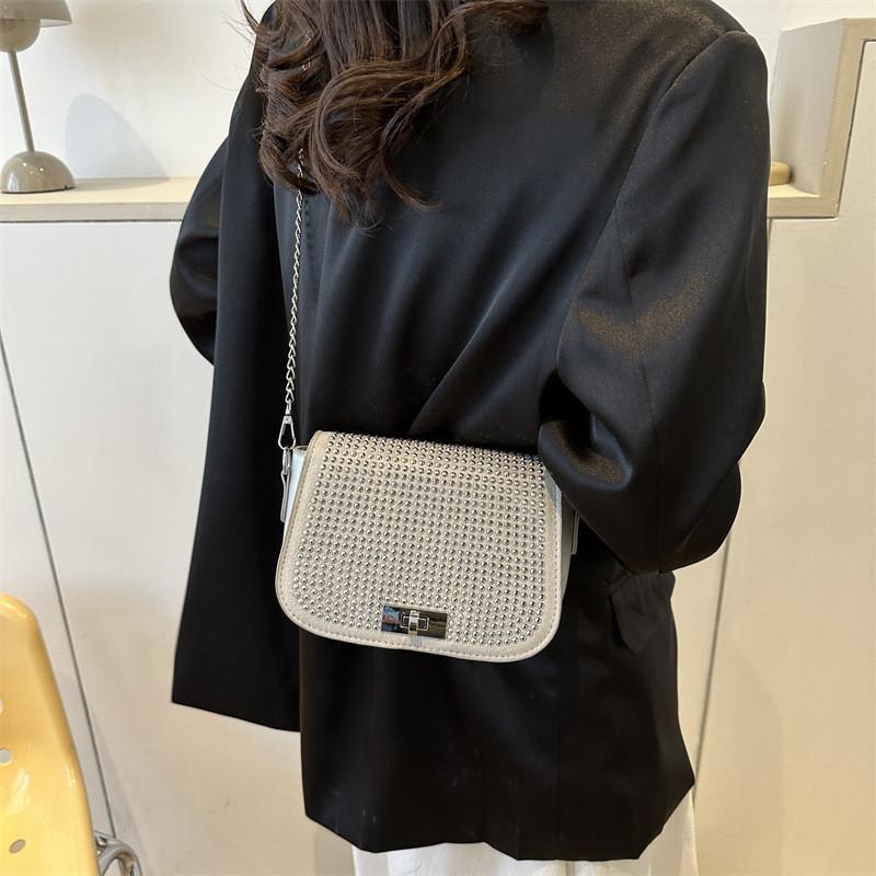 Stylish Trendy Chain Bag For Women Casual Commuting Shoulder Purse In Black White Khaki Silver