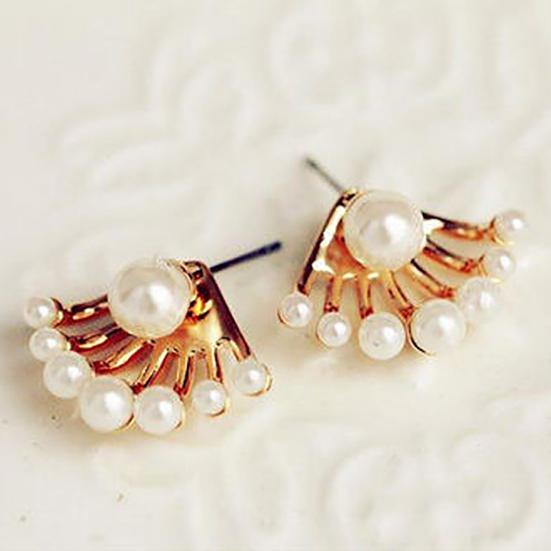 

1 пара красивых и удобных женских сережек-гвоздиков