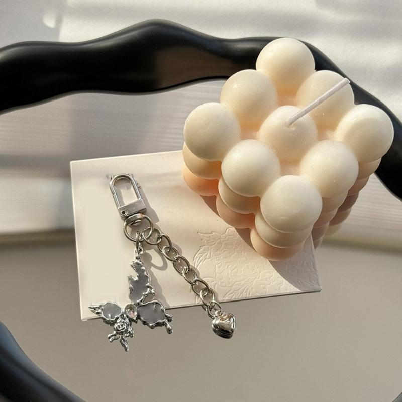 Porte-clés à breloques en forme de cœur et de papillon, joli pendentif décoratif pour sac à dos, pour femmes et filles