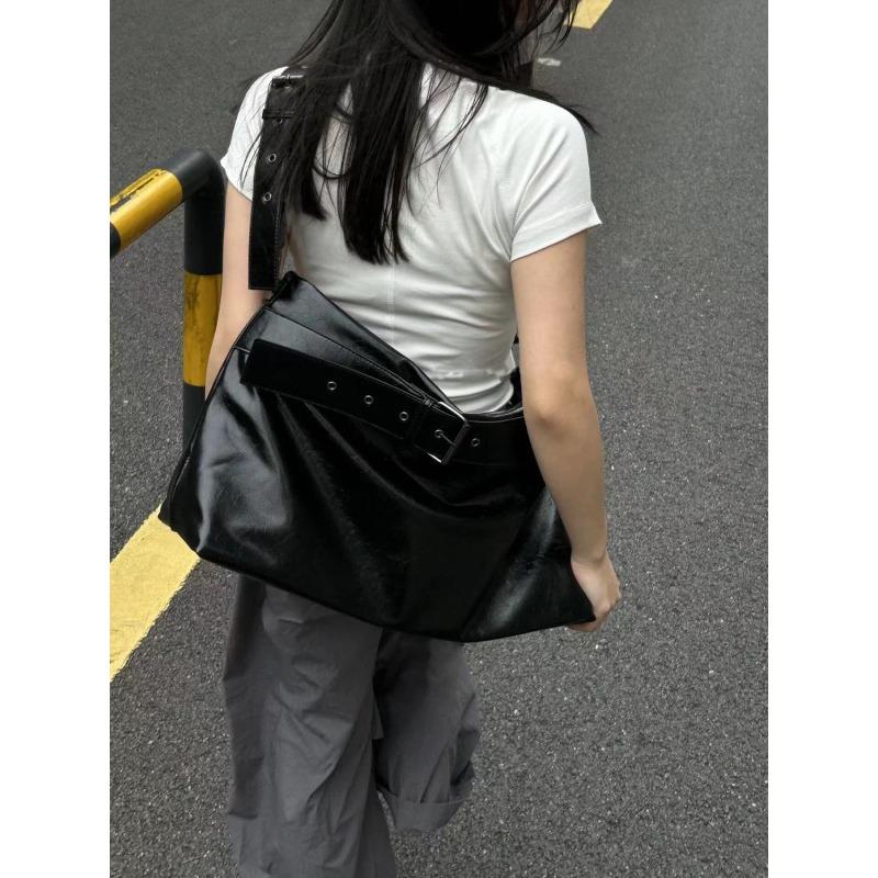 Autumn and winter large-capacity soft pitot bag lazy wind shoulder messenger bag retro new Spice Girl locomotive bag