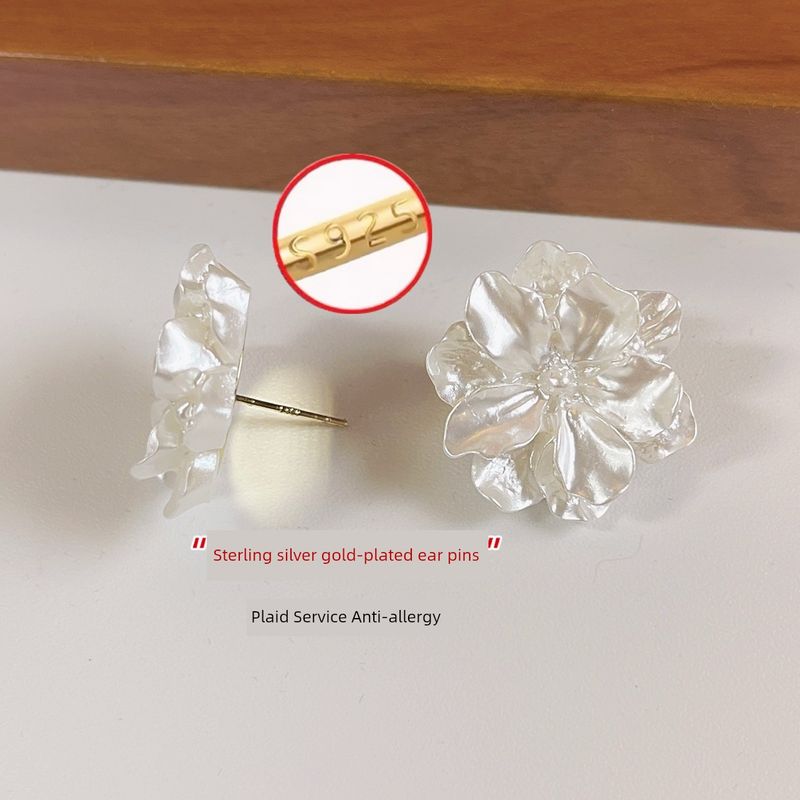 

First Date Zhao Lusi Same Flower Mosquito Coil Female Stud Earrings First date 925 silver stud