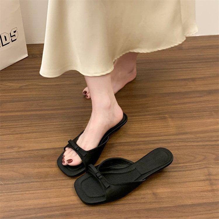 

French low-heeled cool slippers women s summer wear 2025 new fashion with skirt slope heel seaside beach one-word 35 чорний