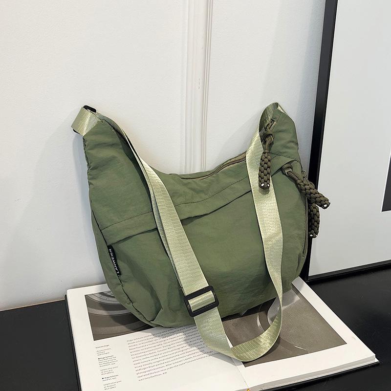 Lightweight Nylon Crossbody Bag: Trendy Large-Capacity Dumpling Design for Women