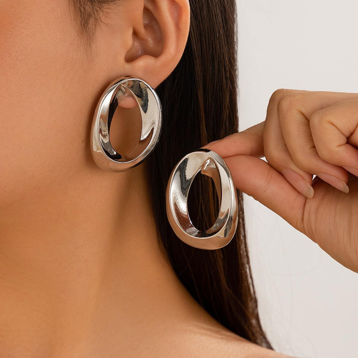 Ingemark Punk Goth Smooth Hollow Oval Stud Earrings for Women Vintage Gold Color Piercing Earrings Seampunk Party Jewelry Gift