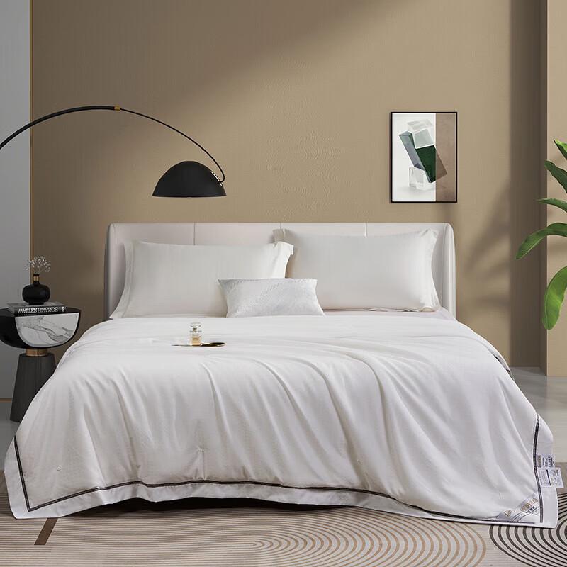 Donna Light Luxury Satin Silk Summer Quilt 200cm x 230cm