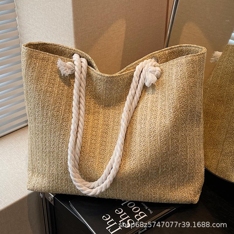 Seaside resort style woven straw bag women's 2025 new fashionable simple tote bag large capacity foreign style shoulder bag