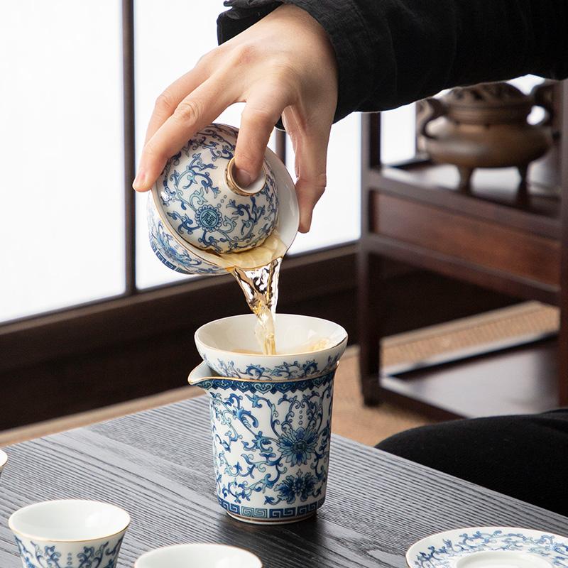 Chinese Handmade Flowers Ceramic Gaiwan White Porcelain Tea Tureen Portable Tea Bowl Master Teacup Household Tea Set 110ml