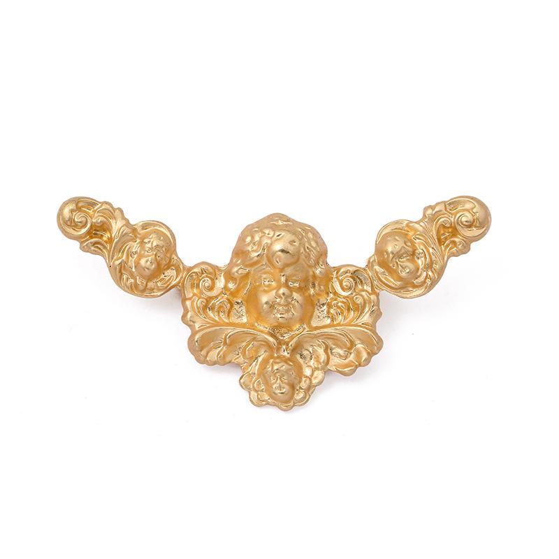 Baroque-Style Metal Brooch: Vintage European & American Design for High-End Fashion