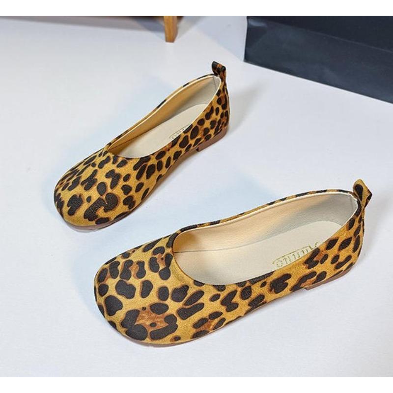 New Simple Women's Moccasins Retro Spring Autumn Versatile Loafers Fashion Causal Soft Sole Women Flat Shoes Solid Color Slip-on