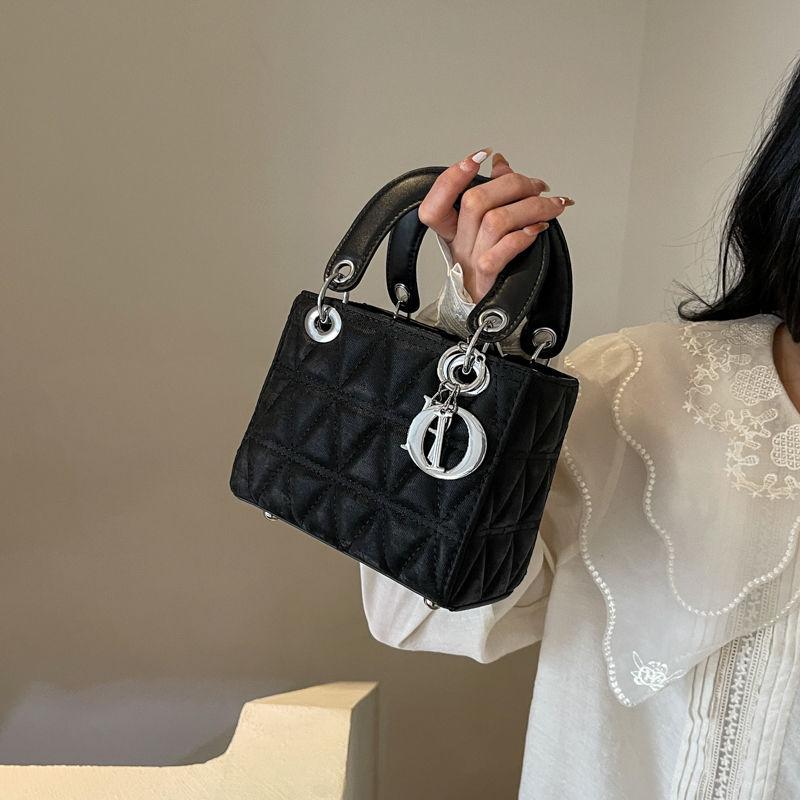 Trendy Crossbody Handbag: Versatile Single Shoulder Tote for Women