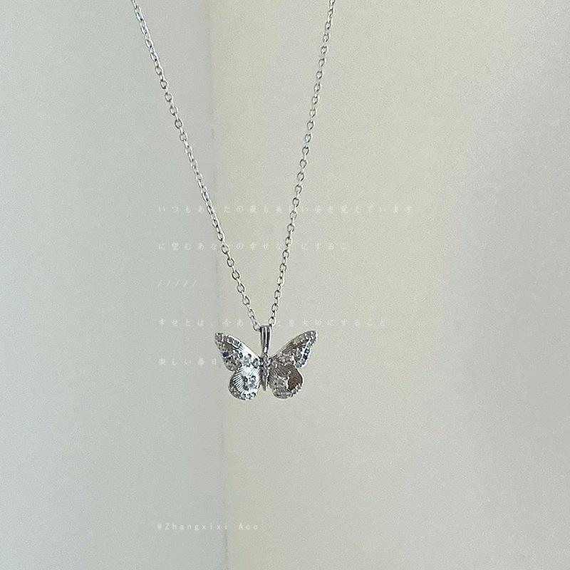 Retro Elegant Butterfly Pendant Necklace - Simple, Versatile, and Chic Clavicle Accessory