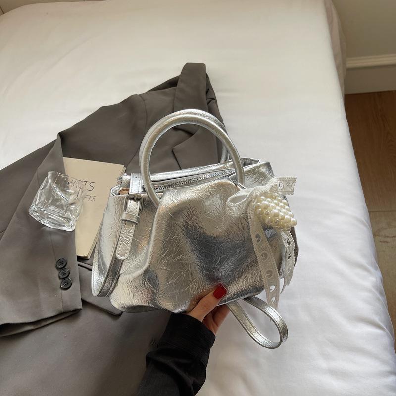 

Summer fashion handbag women s 2025 new pleated small square bag simple shoulder bag high value messenger bag серебряный