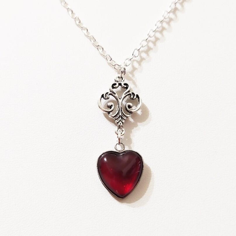 Victoria Temperament Red Crystal Heart-shaped Pendant Necklace for Women Exquisite Bridesmaid Girlfriend Halloween Jewelry Gifts