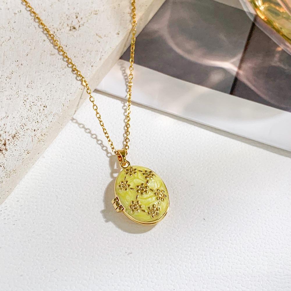 Opening and Closing Lid Photo Locket Pendant Necklace Titanium Steel Glazed Flower Choker Girl