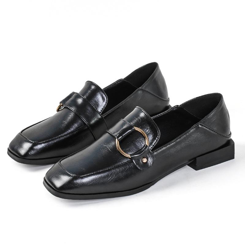 Модные женские туфли-оксфорды с металлической пряжкой лакированные блестящие кожаные туфли-лоферы без застежек ретро квадратный носок маленькие кожаные туфли женские теплые мягкие на плоской подошве 5 6798₽