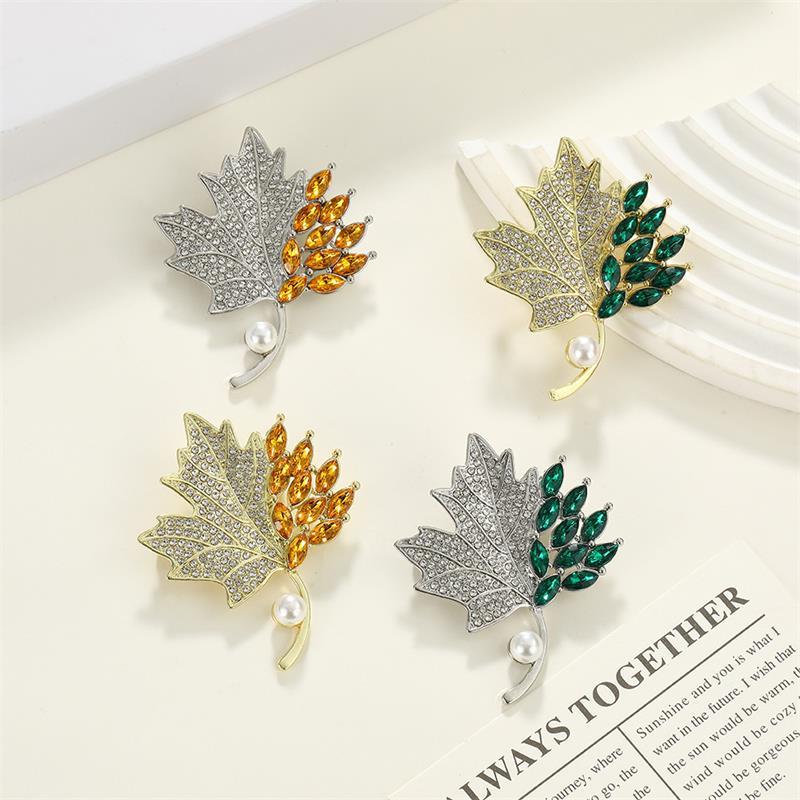 Pearl Alloy Maple Leaf Brooch Chic Pin Women Men Clothing Accessory Jewelry Suit Lapel Corsage  Year Gift