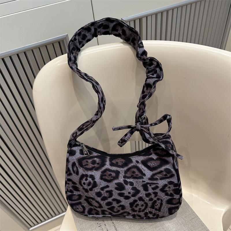 Trendy Medium-sized Leopard Print Underarm Shoulder Bag For Casual Outings