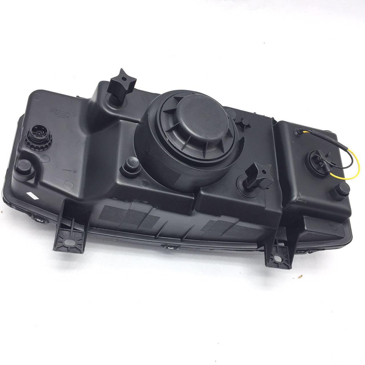 

High-Quality Headlight for Hongyan New King Kong, Jieshi, and Bubble Models Standard Original Quality, Passenger Right