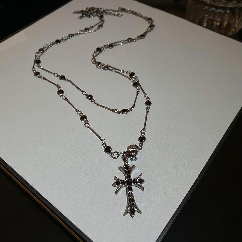 Sweet cool wind diamond cross necklace retro dark wind personality collarbone chain punk versatile temperament necklace wholesale