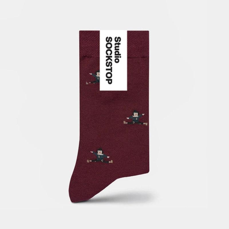 

STUDIO SOCKSTOP Wizard of Oz Scarecrow Burgundy Embroidered Socks green