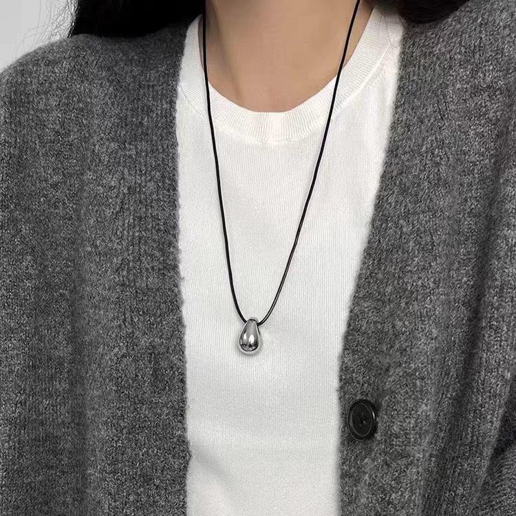 Korean Women's Ultra-Thin Lux Autumn Sweater Necklace with Cold Style Water Drop Pendant